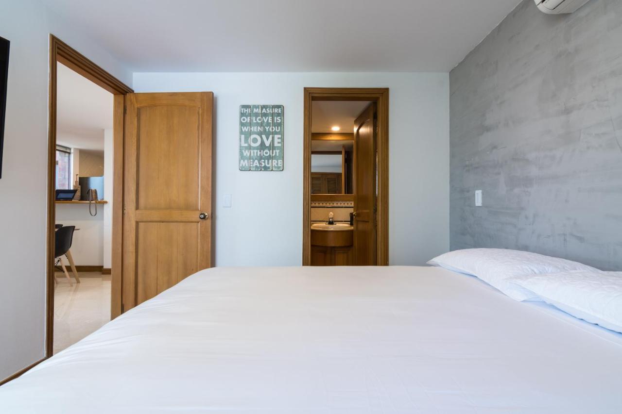 Aptos Alcazar Oviedo By Housy Host Medellín Extérieur photo