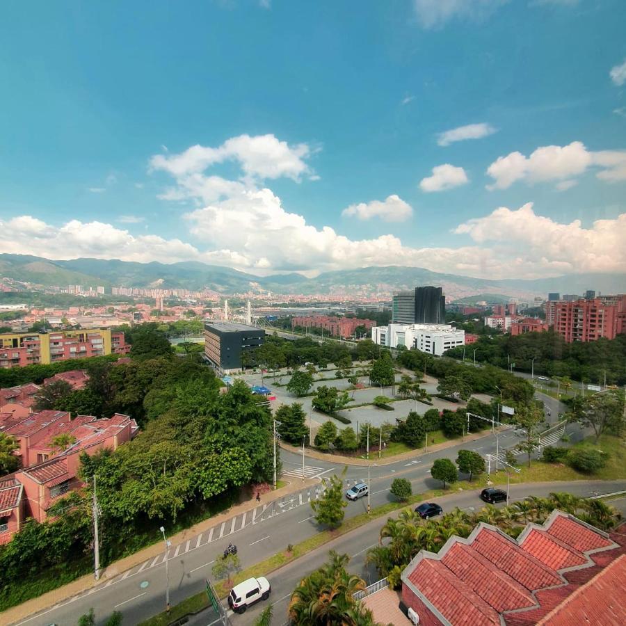 Aptos Alcazar Oviedo By Housy Host Medellín Extérieur photo
