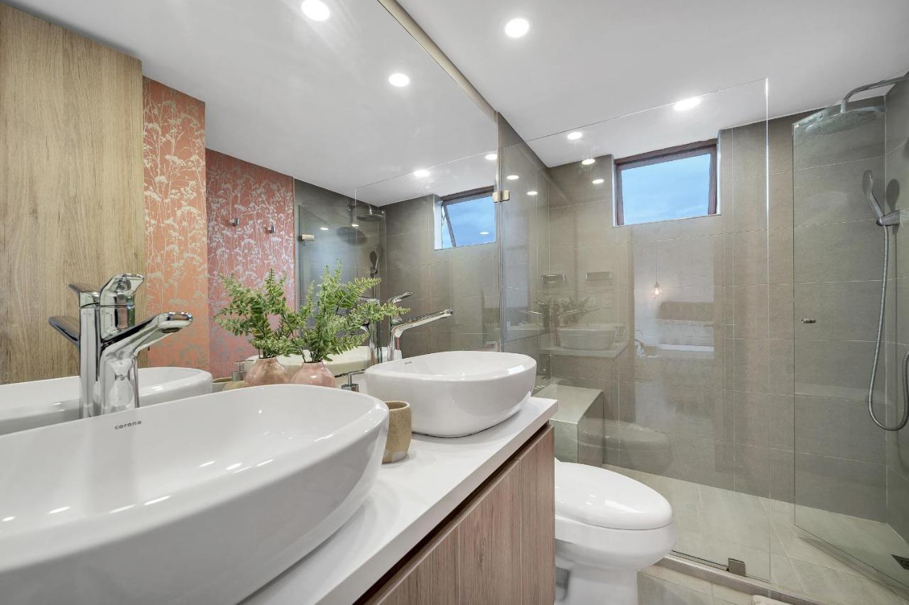 Aptos Alcazar Oviedo By Housy Host Medellín Extérieur photo