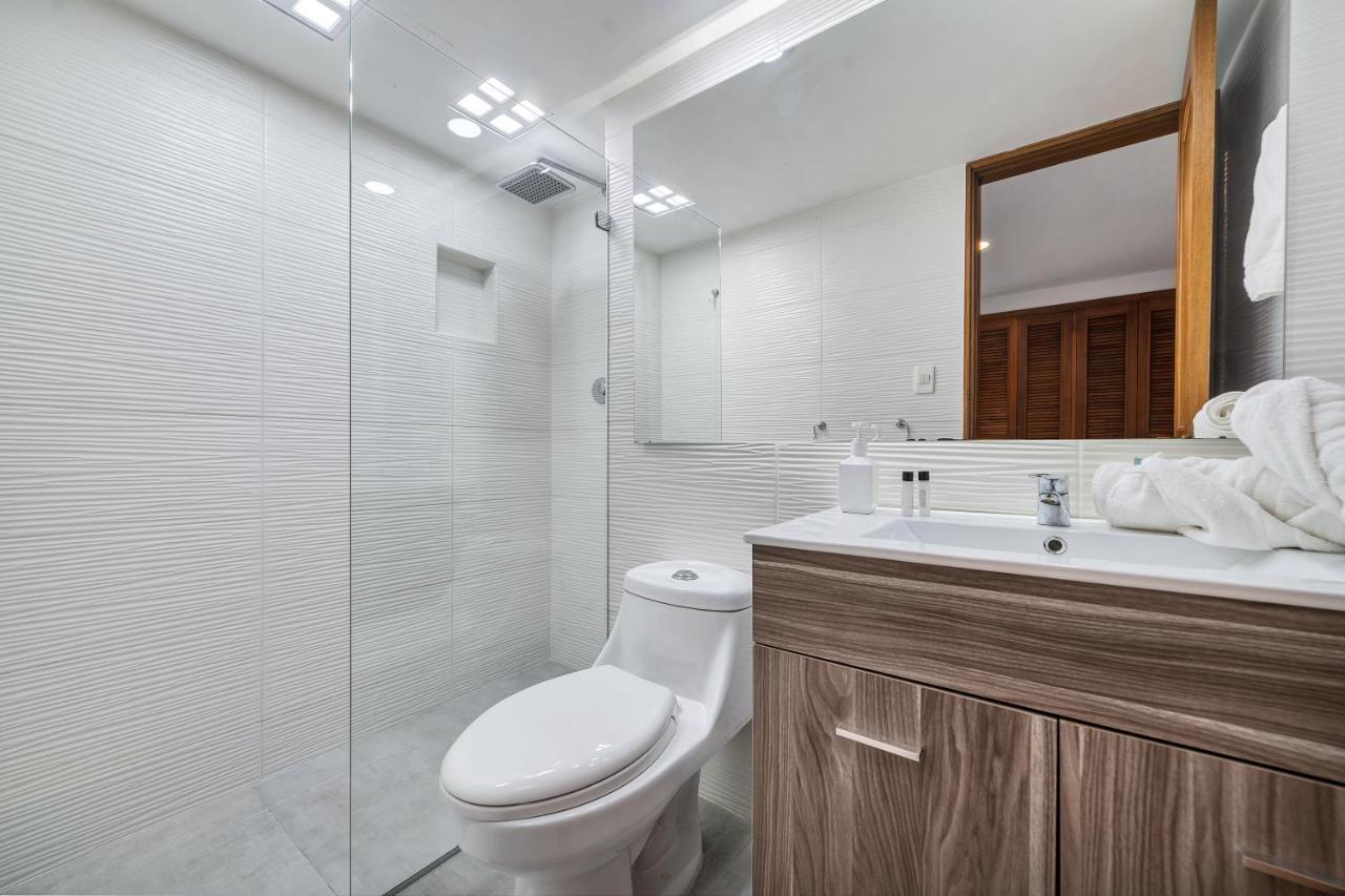 Aptos Alcazar Oviedo By Housy Host Medellín Extérieur photo