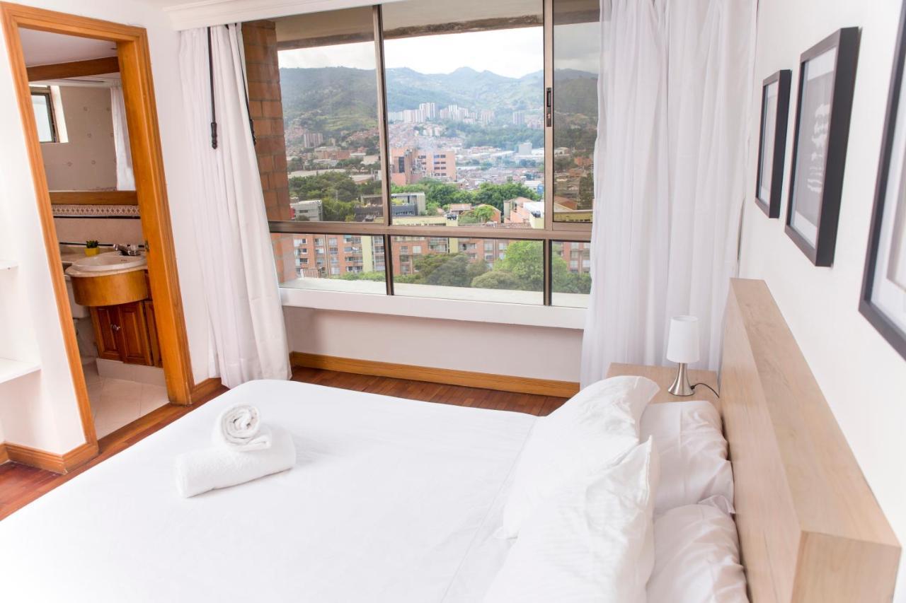 Aptos Alcazar Oviedo By Housy Host Medellín Extérieur photo